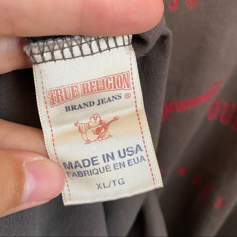True Religion Felt Logo Dark Gray and Red Crew
Neck T-Shirt Size XL - Picture 6 of 9